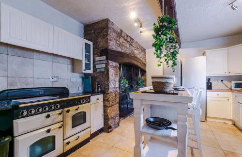 Spacious 5BR Home w/Game Room - Foto 47