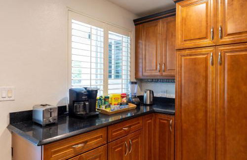 Spacious 3-Bedroom Villa with Heated Saltwater Pool and Fenced Yard in Oakland Park - Foto 50