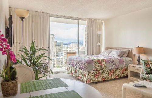 Tropical Studios at Marine Surf Waikiki - FREE PARKING - BEST LOCATION - FULL KITCHEN - SWIMMING POOL - Foto 14
