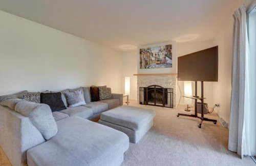 Jackson Home w/ Fire Pit & Yard: 3 Mi to Downtown - Foto 3