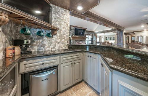 Lux Western Cabin Pool Table Ping Pong Vibes - Foto 30