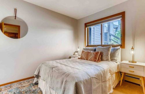 Cozy Ski Condo + Hot Tub + Fireplace + Heated Pool - Foto 6