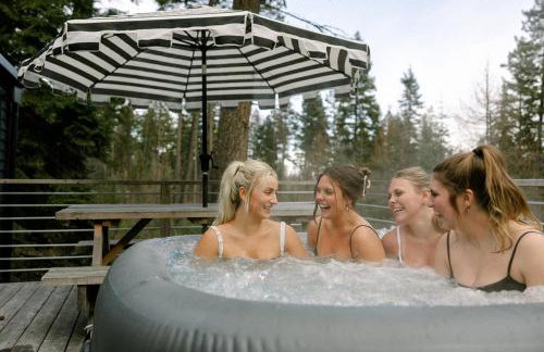 BIKE HAUS Cabin Retreat Sauna, Plunge, Hot Tub - Photo 2