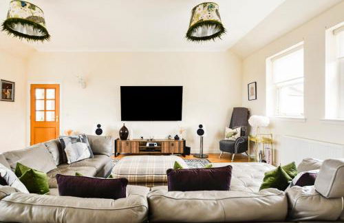 Luxury Seaview Gated Penthouse located near Edinburgh by Urban Haggis Stays - Foto 1