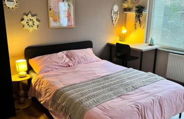 Near Messe, Airport, City Center with Private Garden and Parking - Foto 14