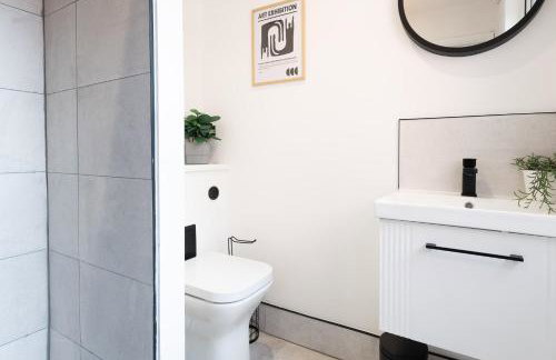 Trendy 1 Bedroom Flat near Leeds City with Free Parking, Ideal for Contractors & Long Stays - NordStay - Foto 14