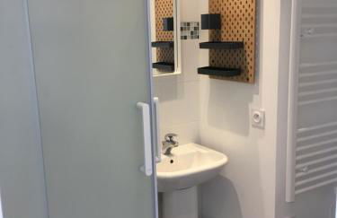 Votre mini maison en plein cœur du centre ville -terrasse - et parking privé sur place clos - draps et ménage inclus - Photo 11