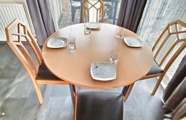King Street, free parking and WiFi 2 bed by Lains Lettings - Photo 6