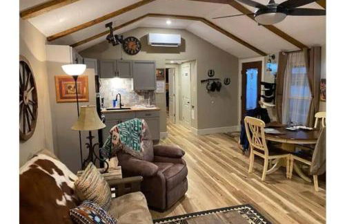 Stockyards-Walk 1 Block to StockYards-Cowboy Cabin - Photo 26