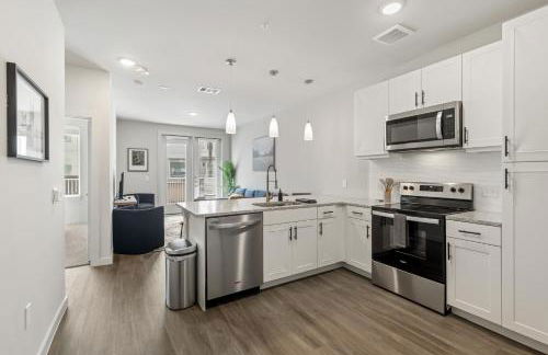 Poolside Luxury 1BR w Private Patio - Photo 16