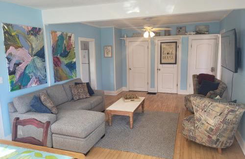 Restoration - Hot Tub, AC, and Great Location! - Foto 18