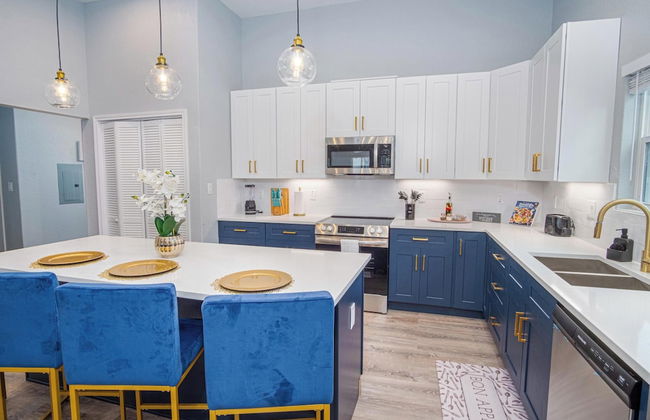 Seize the Moment! 4br/3ba Gem w/ Downtown Views! - Foto 15