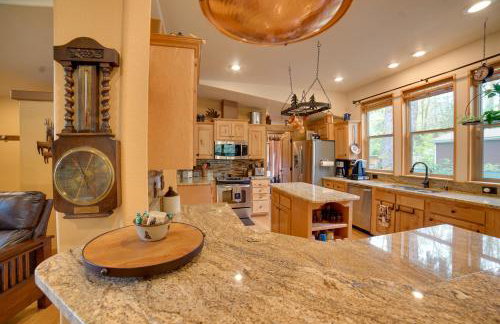 'Moose Lodge' Cabin w/ Entertainment Gazebo! - Foto 7