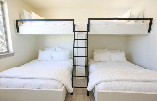 Contemporary, Luxury Retreat on Lake LBJ with Heated Pool - Foto 26