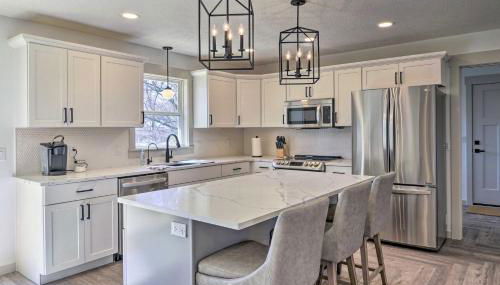 Retreat with Deck about 9 Mi to Downtown Springfield - Foto 2