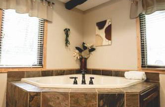 New Hot Tub Fall Oasis with Amazing FawnLake Views - Foto 15