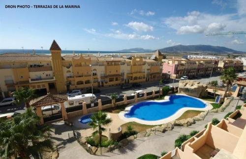 Apartamento con piscina y terraza muy cerca de la playa - Foto 33