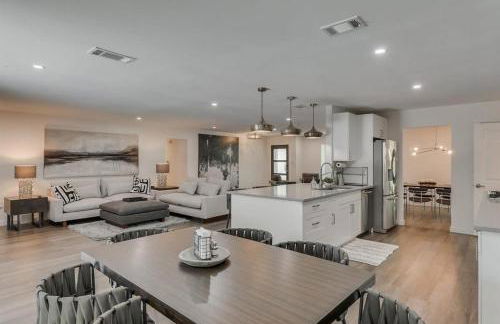 Luxury Home with 5 Bedrooms and Private Pool - Foto 19