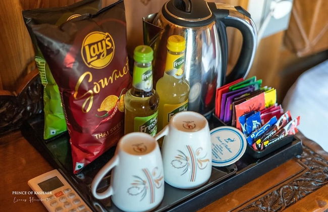 Prince of Kashmir Luxury Houseboat - Foto 12