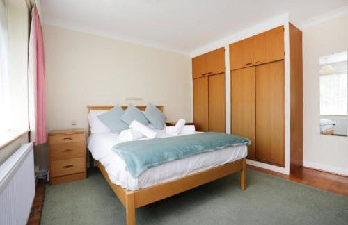 CHURCH ROAD by BOURNECOAST - A Spacious Bungalow in the Popular Hengistbury Head Area Near the Sandy Beaches - HB5830 - Foto 14