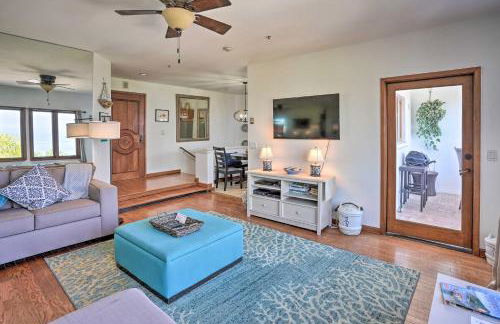 Quiet Avalon Getaway Villa with Ocean View and Balcony - Foto 7