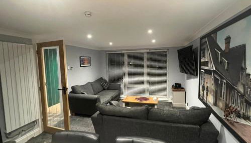 The Mail Barn - Photo 2