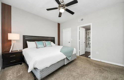 Lux Resort-Style Pool, Gym, Parking Near Houston - Foto 2