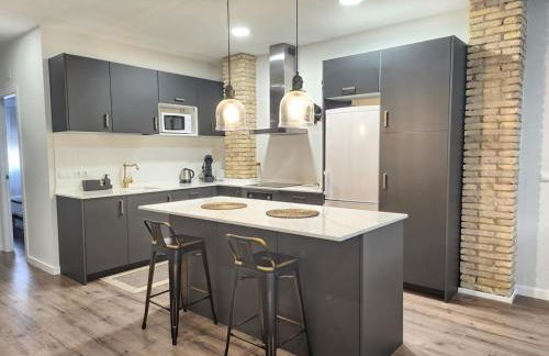 New! Designer apartment in center with fast Wi-fi - Photo 27