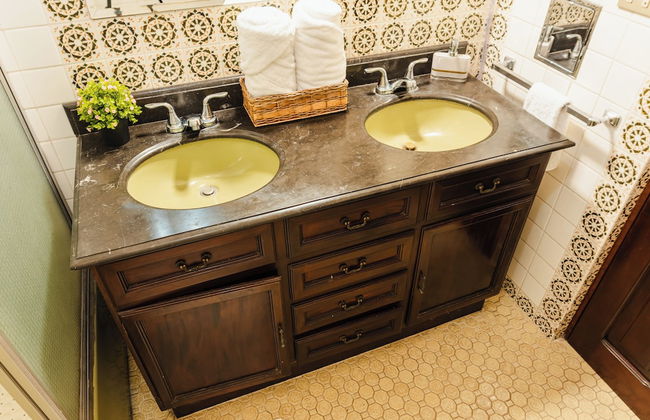 Gold House - Photo 32