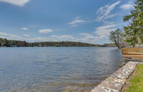 Walk to White Lake Family Home with Deck and BBQ - Foto 22