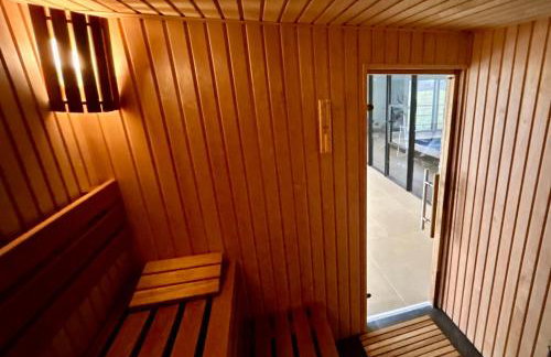 Four Bedroom House With Private Pool - Stunning countryside location with parking close to Chester City Centre - Photo 45