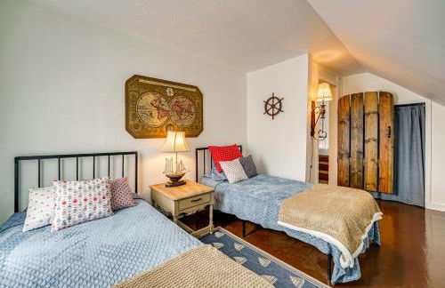 Spacious Vintage Gem with Sunroom in Manistee! - Foto 31