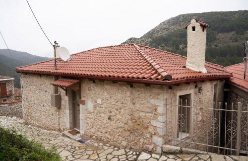 Dandy Villas Dimitsana - a family ideal charming home in a quaint historic neighborhood - 2 fireplaces for romantic nights - Foto 52