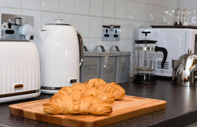 Karah Suites - Gloucester Docks - Photo 11