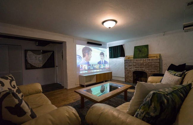 The City Park Cottage With Home Theater - Photo 10