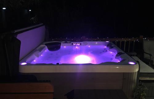 Logi-Bear Lodge with Hot Tub - Photo 17