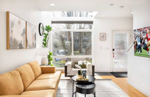 Designer Fremont Retreat w Mount Views & Office - Photo 11