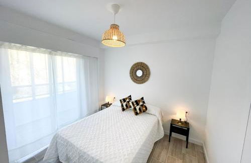 NUEVO, primera linea de playa, con piscina y vistas al mar - Foto 32