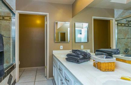 North Phoenix 6 Bedroom With Guest House & Pool! - Foto 35