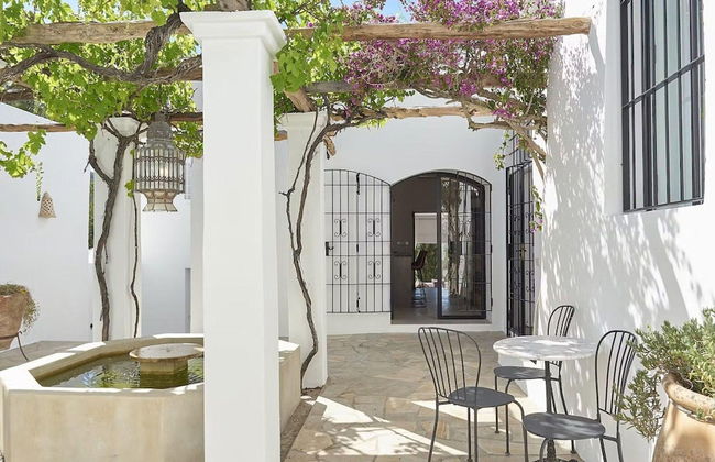 Hillside Villa With Sea-views - Photo 35