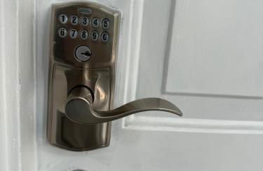 Beautiful 2-Bedroom, 2-Bath Townhouse - Photo 5