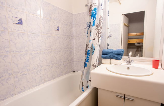 Apartment in Bormes-les-Mimosas with swimming pool and garden - Photo 12