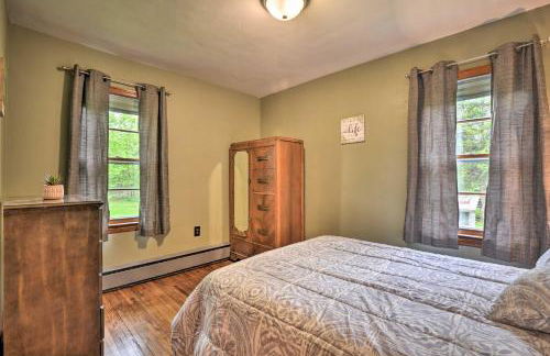 Cozy Family Home with Kayaks, Dock and Fire Pit! - Foto 18