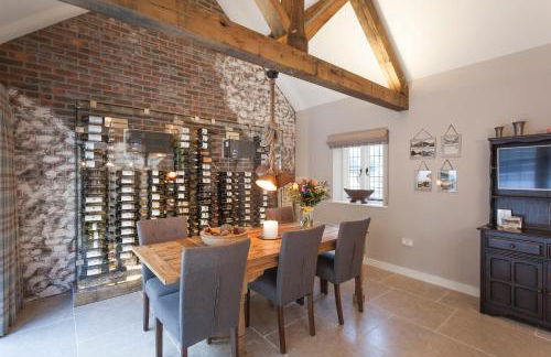 Three Little Pigs Luxury Cottage - Photo 38