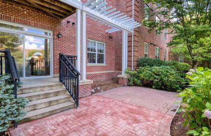 Luxury Modern Apt with Patio - Foto 32