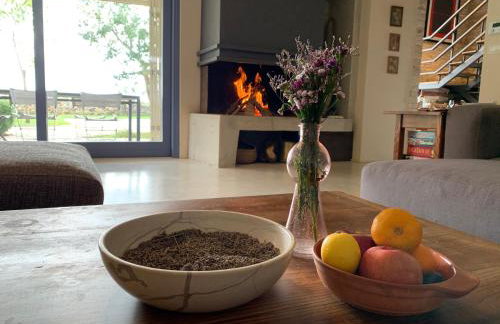 Beautiful restored farmhouse with private pool and gardens - Foto 24