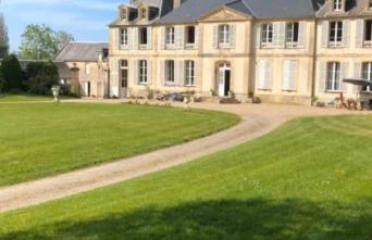 Les Escuries, dépendances du Château - Foto 1