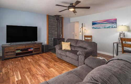 Cozy City Stay, 3bdrm near Airport - Photo 21