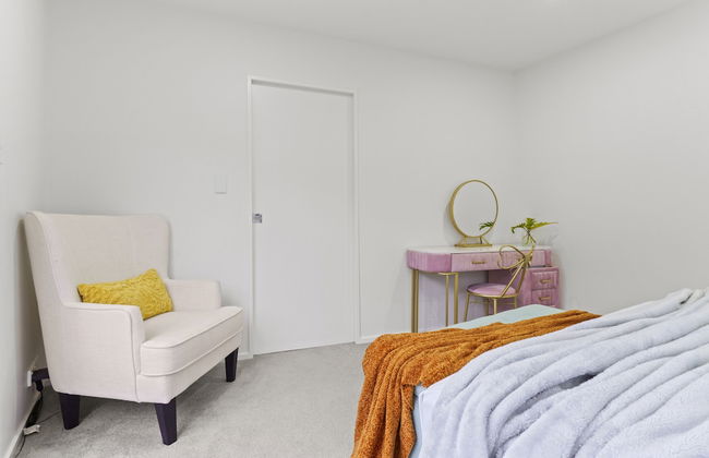 High-end Modern Villa Spa Pool & Views - Photo 4