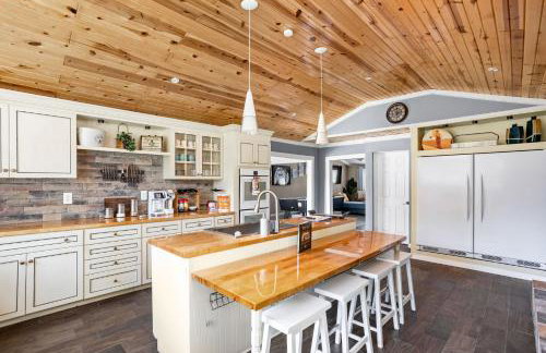 Sleeps 10, Indoor and Outdoor Theaters, Batting Cage, & Games! - Foto 1